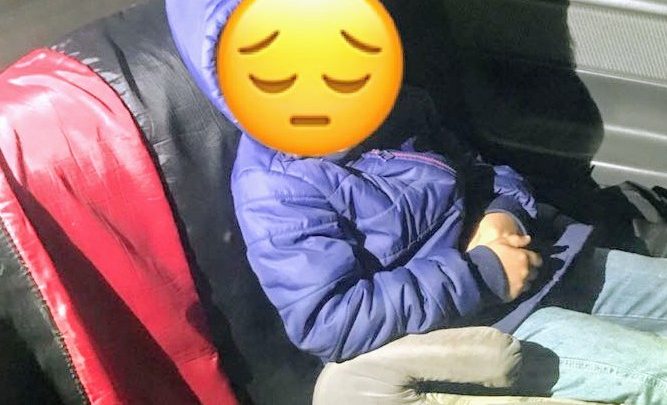 Pai abandona filho para ir em festa