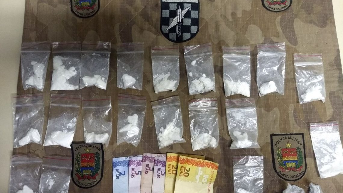 PM prende homem é apreende adolescente por tráfico de drogas na Efapi