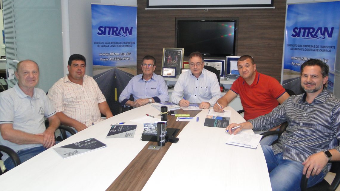 Sitran fecha três acordos salariais com motorista de Xaxim e movimentador de mercadoria local