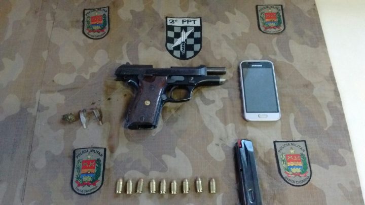 Adolescente de 17 anos é preso por porte ilegal de arma