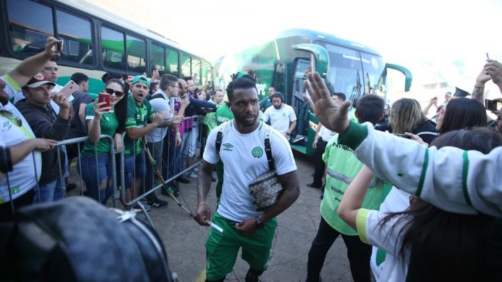 Luiz Antonio se despede da Chape e viaja para assinar com o Al-Shabab, da Arábia Saudita