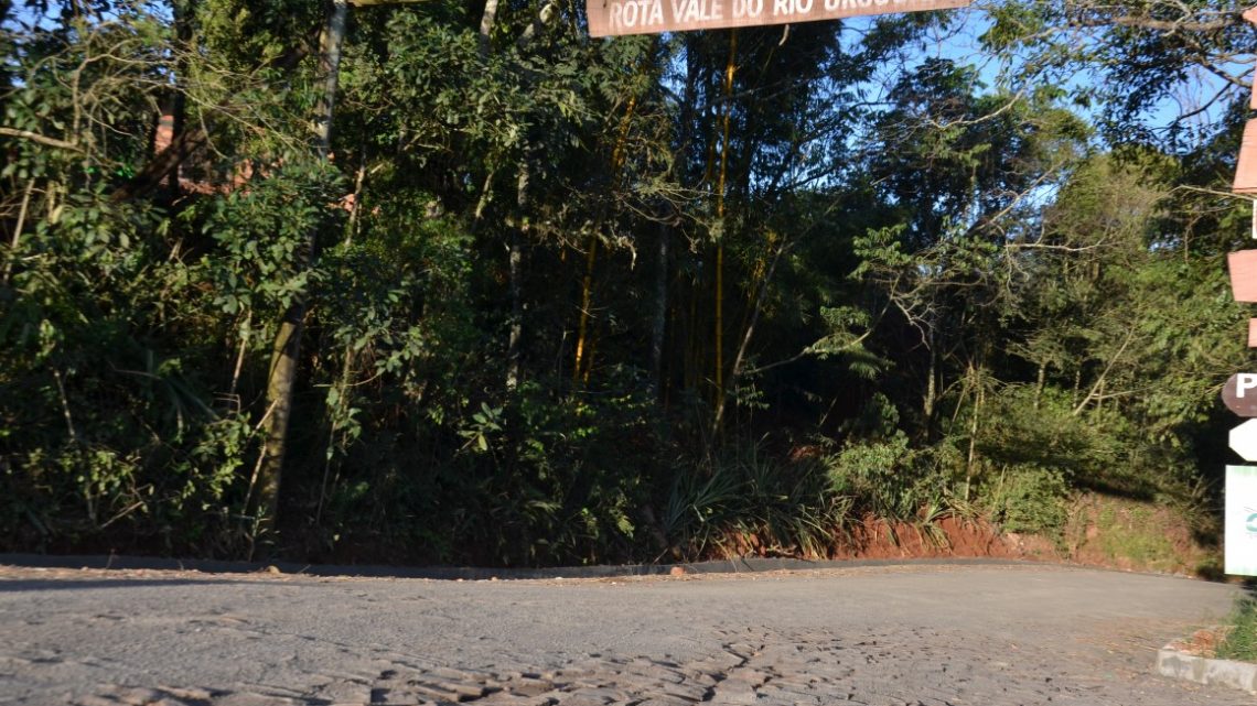 Acesso a Trilha do Pitoco recebe calçamento