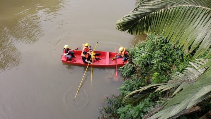 Jovem de 21 anos morre afogado ao tentar resgatar chinelo que caiu em rio