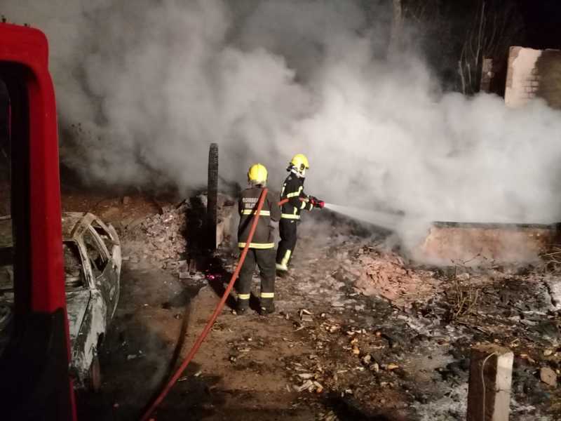 Casa fica totalmente destruída por incêndio em São Lourenço do Oeste