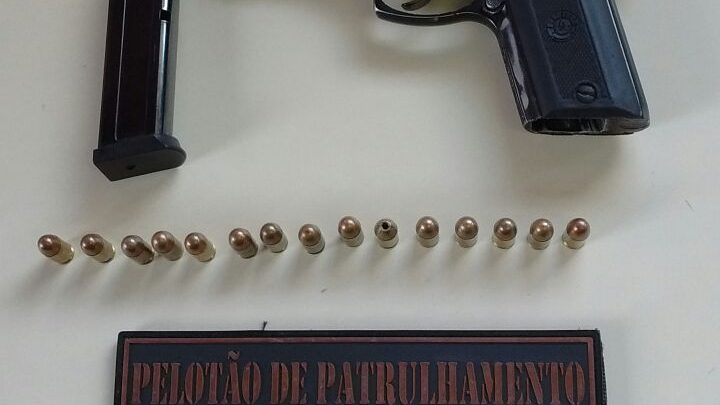 PM aborda veículo com 05 vigilantes e apreende arma de fogo com 15 munições intactas