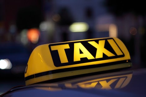 Passageiros denunciam taxistas por cobranças abusivas em Chapecó
