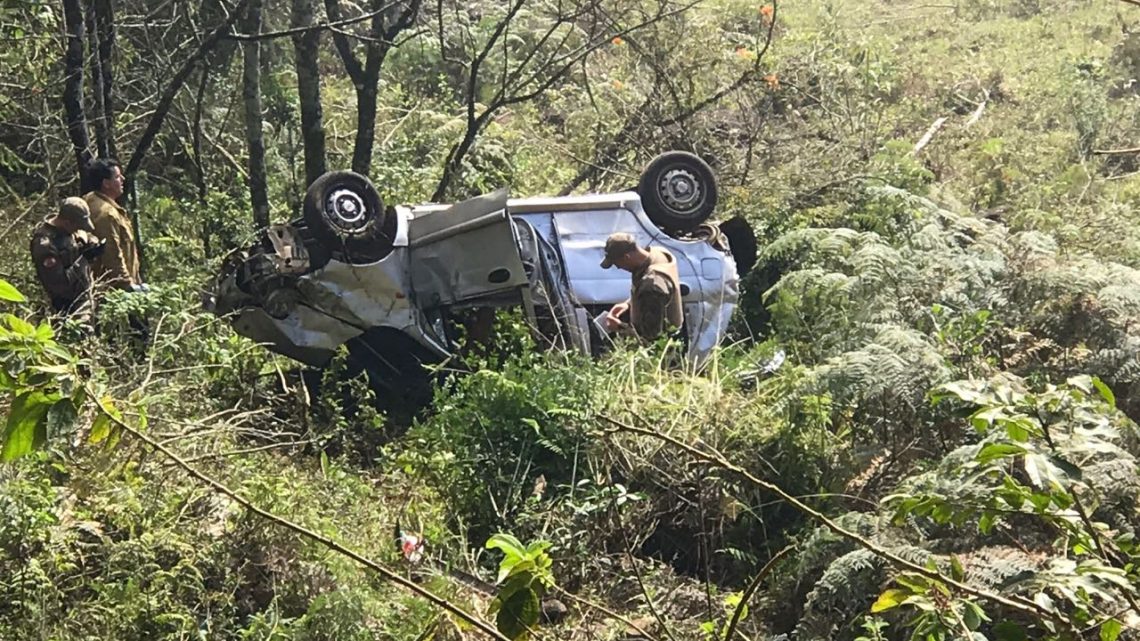 Chery QQ cai em ribanceira de mais de 40 metros no interior de Chapecó