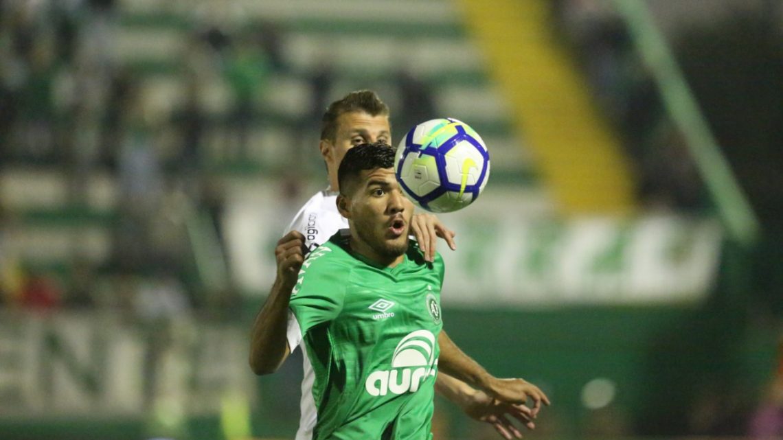 Chape perde para o Corinthians e fica fora da Copa do Brasil