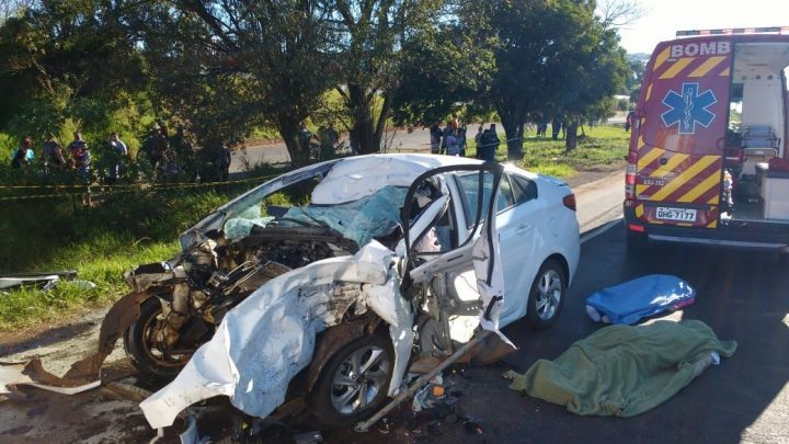 Casal morre em grave acidente na BR-282 em Pinhalzinho