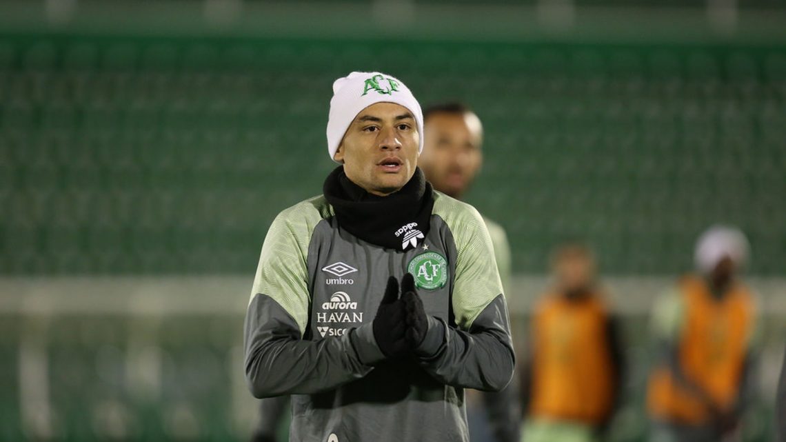 Fora dos planos de Guto Ferreira, Wellington Paulista irá treinar à parte na Chape