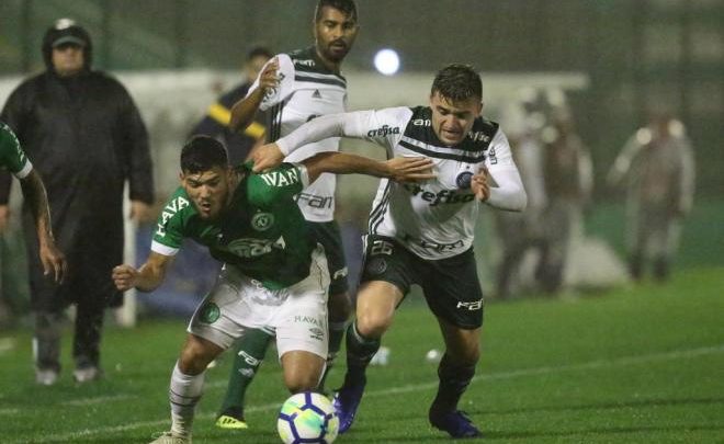 Chapecoense perde para Palmeiras e segue firme rumo a série B