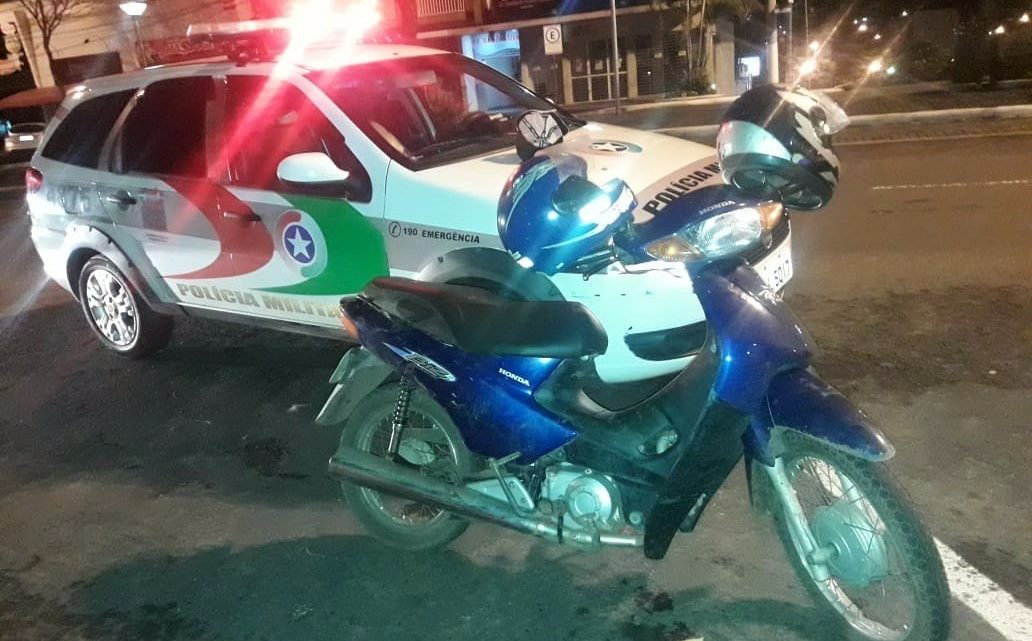 PM detém dupla com motoneta furtada e maconha na Av. Getúlio Vargas
