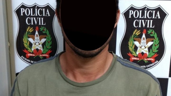 Polícia Civil cumpre mandado de prisão de acusado de estupro de vulnerável em Chapecó