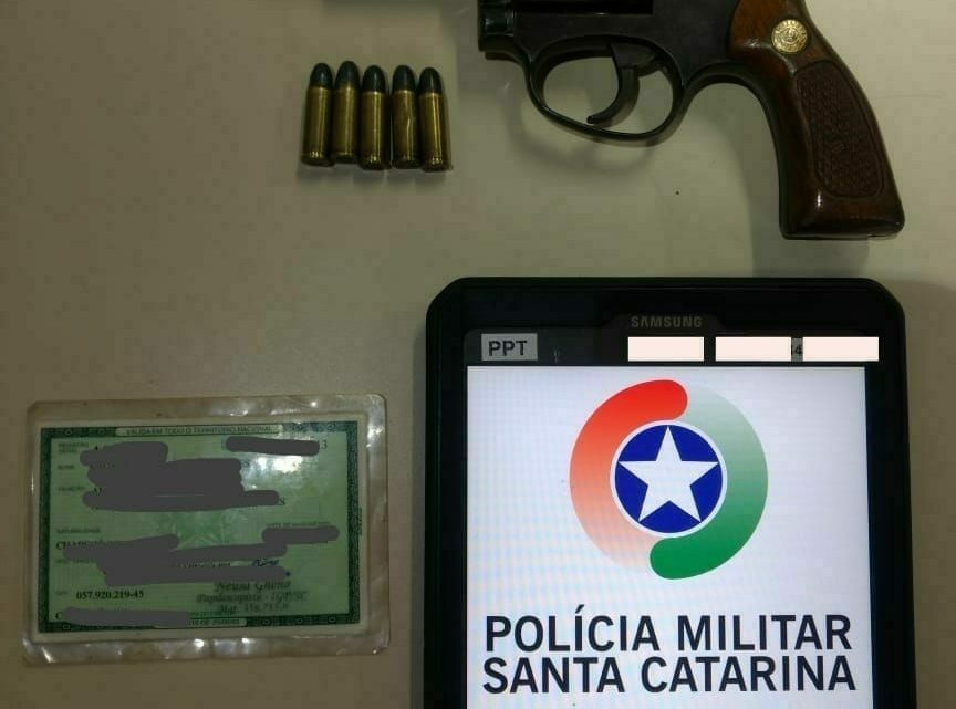 Homem é detido com revólver no São Pedro