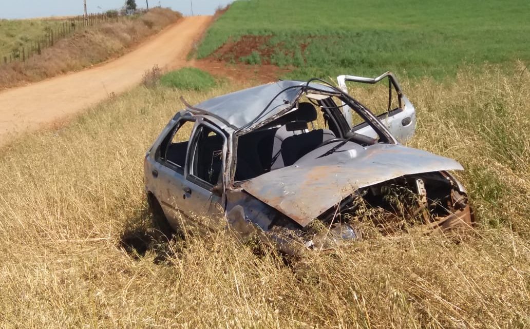 Criança de 9 anos caminha 1,5 km para pedir ajuda após capotamento de veiculo