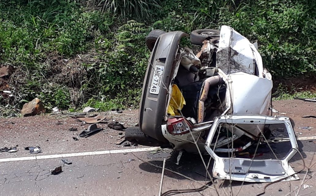 Duas pessoas morrem em grave acidente na BR-282 em Pinhalzinho