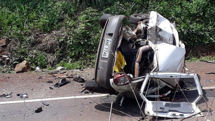 Duas pessoas morrem em grave acidente na BR-282 em Pinhalzinho