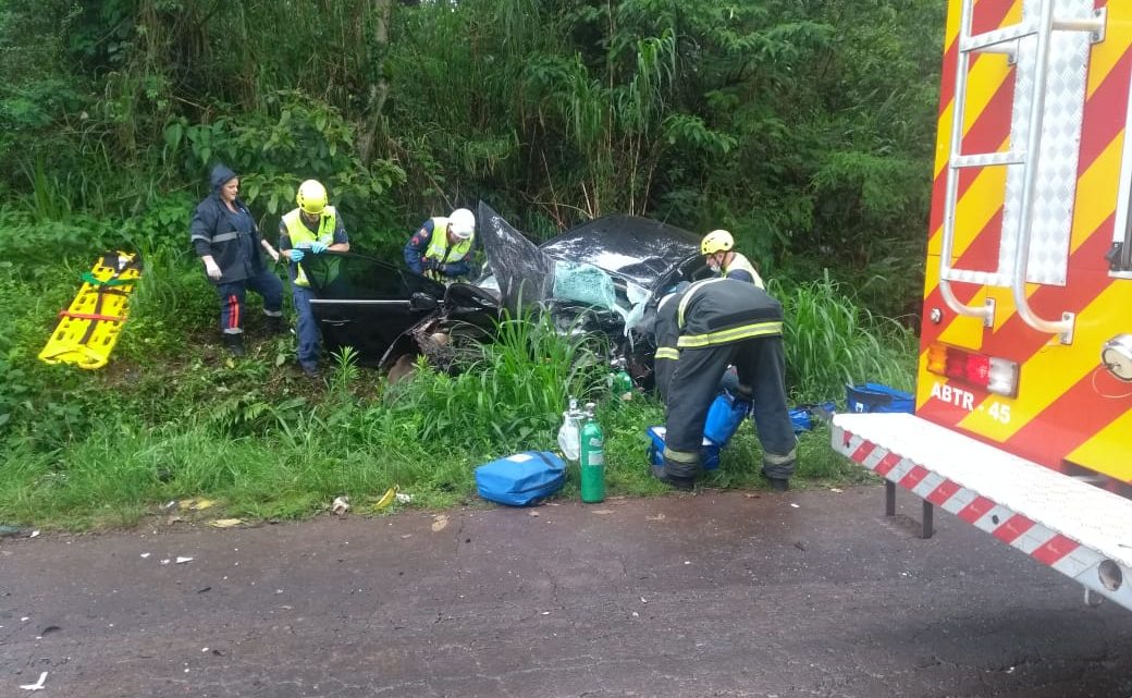 Três pessoas ficam feridas em saída de pista na SC 283