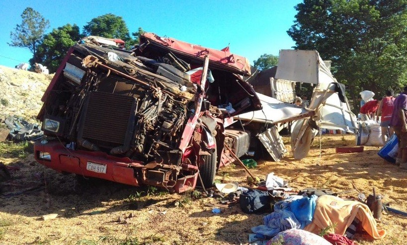 Caminhoneiro morre em tombamento na SC-161 em Romelândia