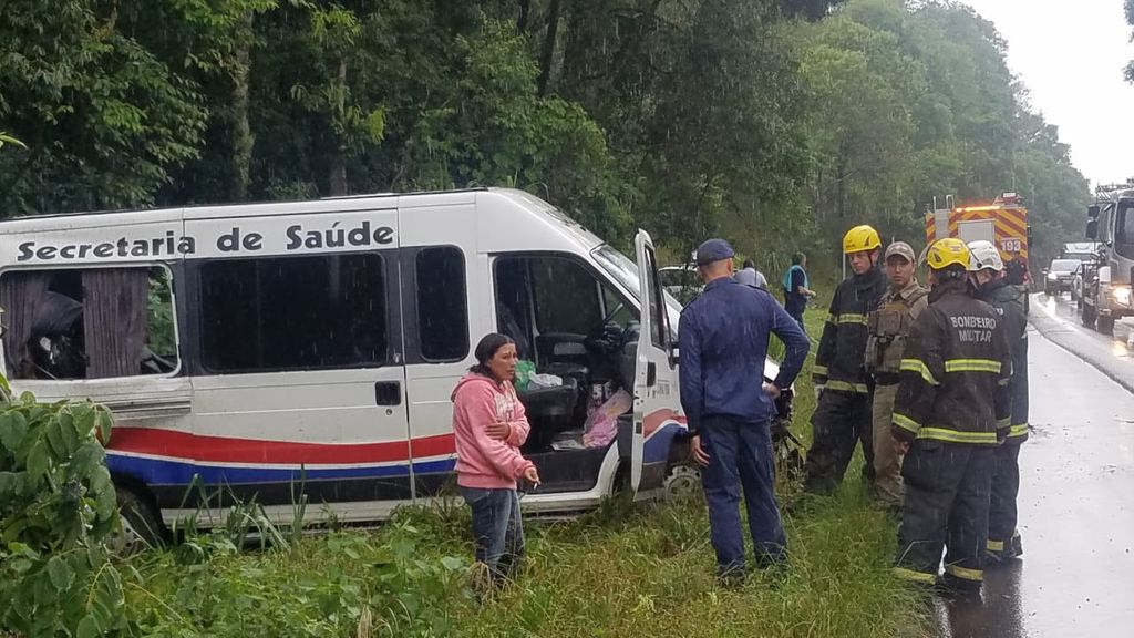 Acidente com Van da secretária de saúde de Cunha Porã deixa vítimas fatais na BR-282