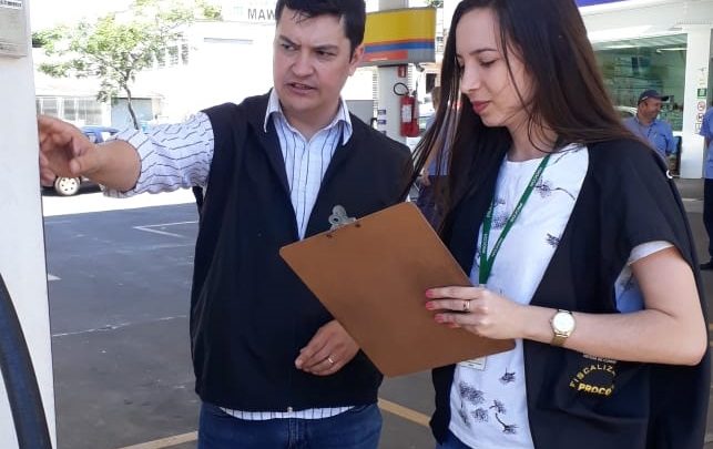 Procon de Chapecó recomenda que postos de combustíveis baixem o preço da gasolina