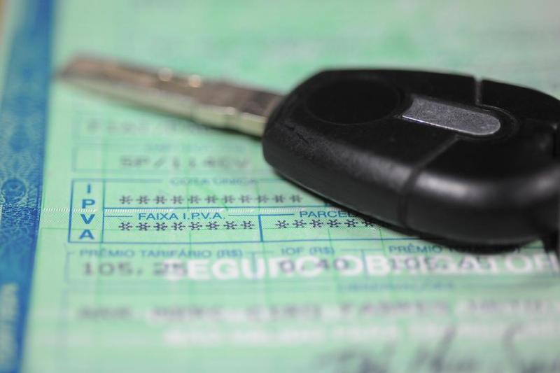 Aprovada lei que proíbe recolhimento de carros com IPVA atrasado
