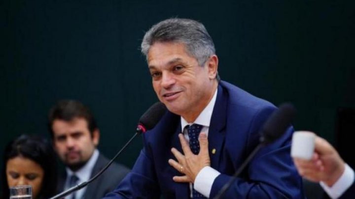 Após três meses de decisão no STF, sai mandado de prisão do deputado João Rodrigues