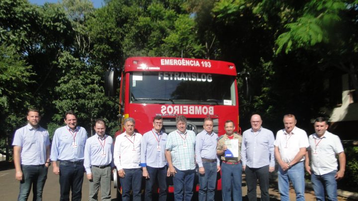 Caminhão doado por transportador rodoviário de carga é oficialmente do Bombeiro Militar