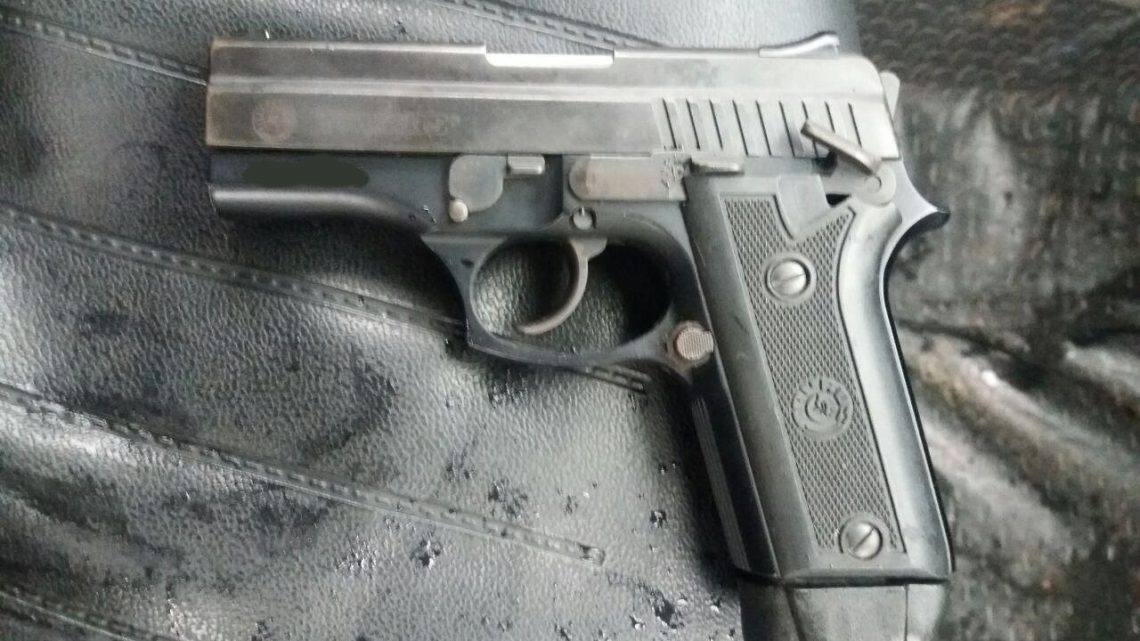 Homem é preso com mais de R$ 14 mil e arma furtada em Chapecó