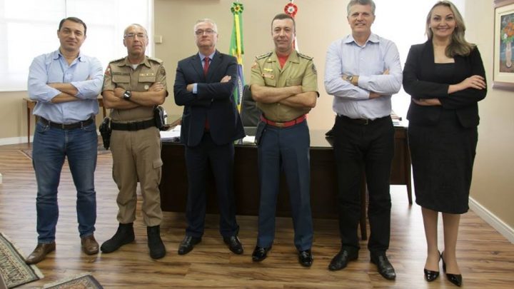 Governador eleito de SC anuncia que manterá comandos da PM, dos bombeiros e IGP