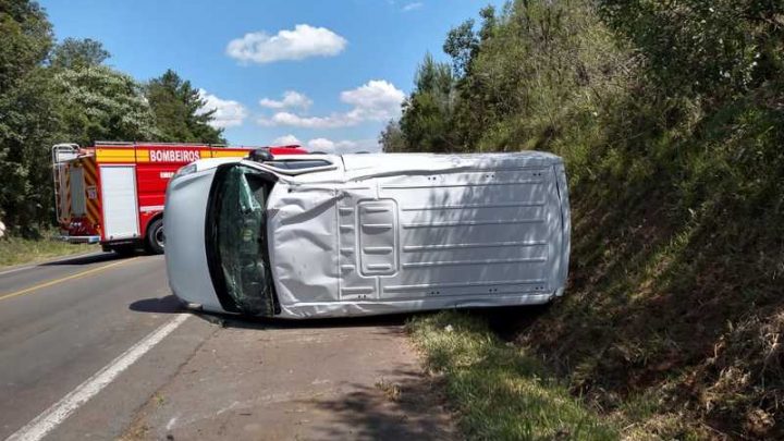 Van de Xaxim capota em Ponte Serrada