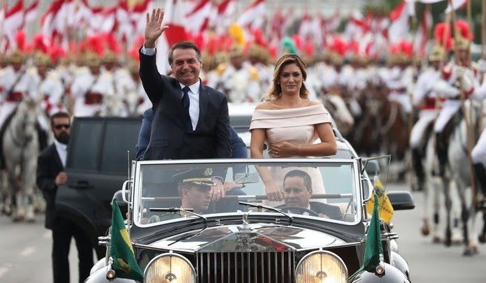 Bolsonaro é empossado como presidente da República