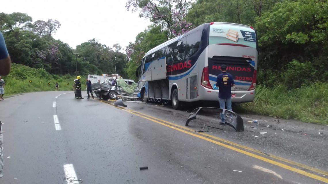 Acidente envolvendo camionete de Xaxim deixa mortos na serra dona Francisca