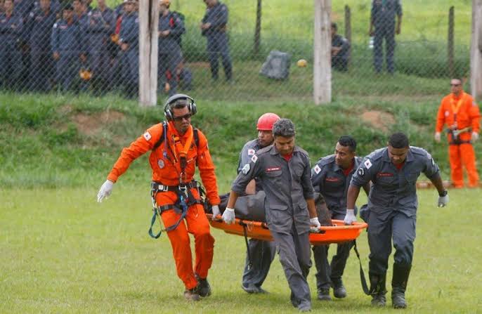 Número de mortos em Brumadinho sobe para 60, diz defesa civil