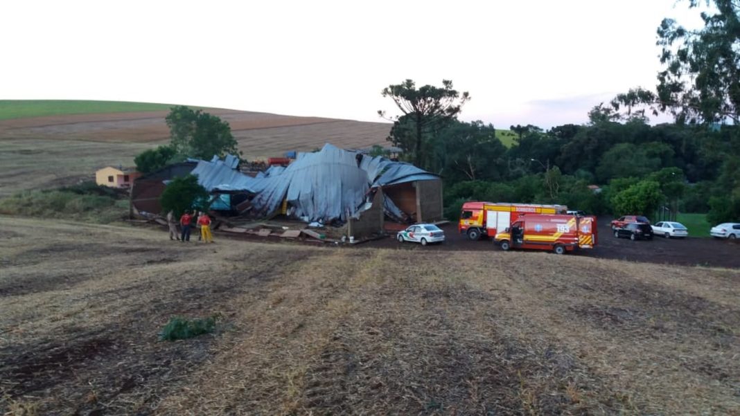 Barracão desaba deixa homem morto e prefeito ferido em Lageado Grande