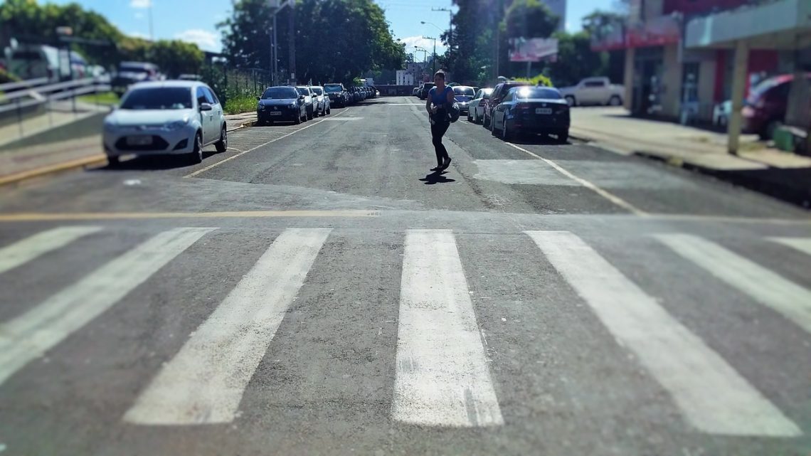 Mulher atropelada fora da faixa terá que pagar conserto do carro