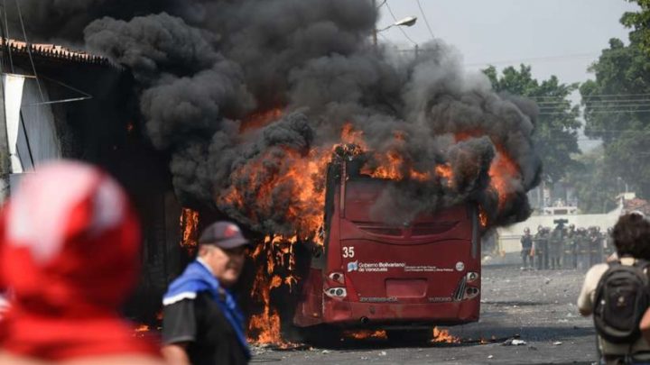 Choques na Venezuela deixam ao menos quatro mortos na fronteira com o Brasil