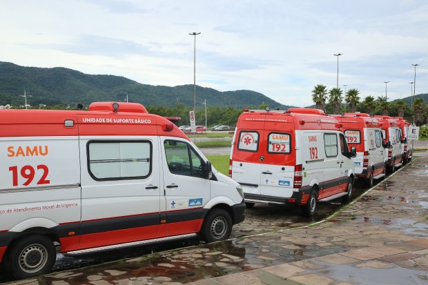 Ministro da Saúde libera R$ 28 milhões para 43 municípios catarinenses e entrega 13 ambulâncias