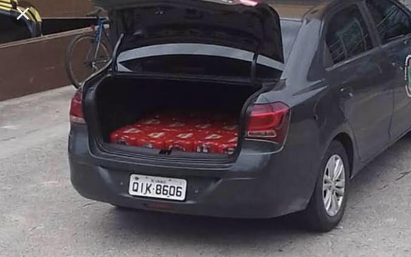 Vereadores são flagrados com carro oficial cheio de cerveja e podem perder o cargo