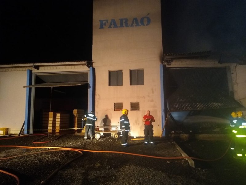 Fábrica de caixões pega fogo em Cunha Porã