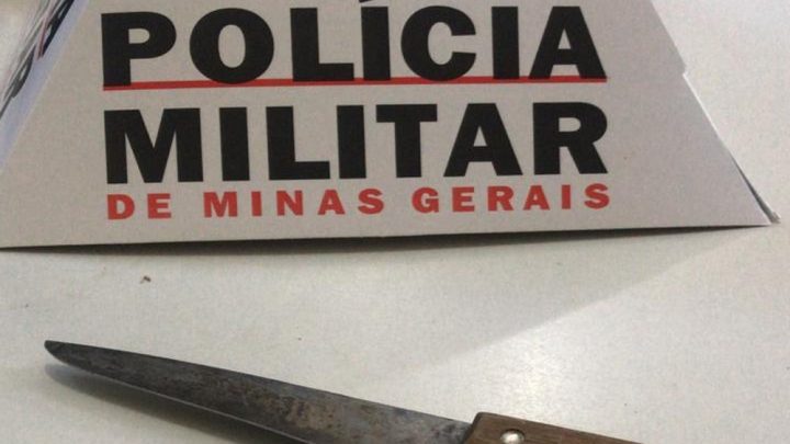 Goleiro da Chapecoense fere ex-namorada com uma faca, rouba celulares e destrói salão em Espinosa