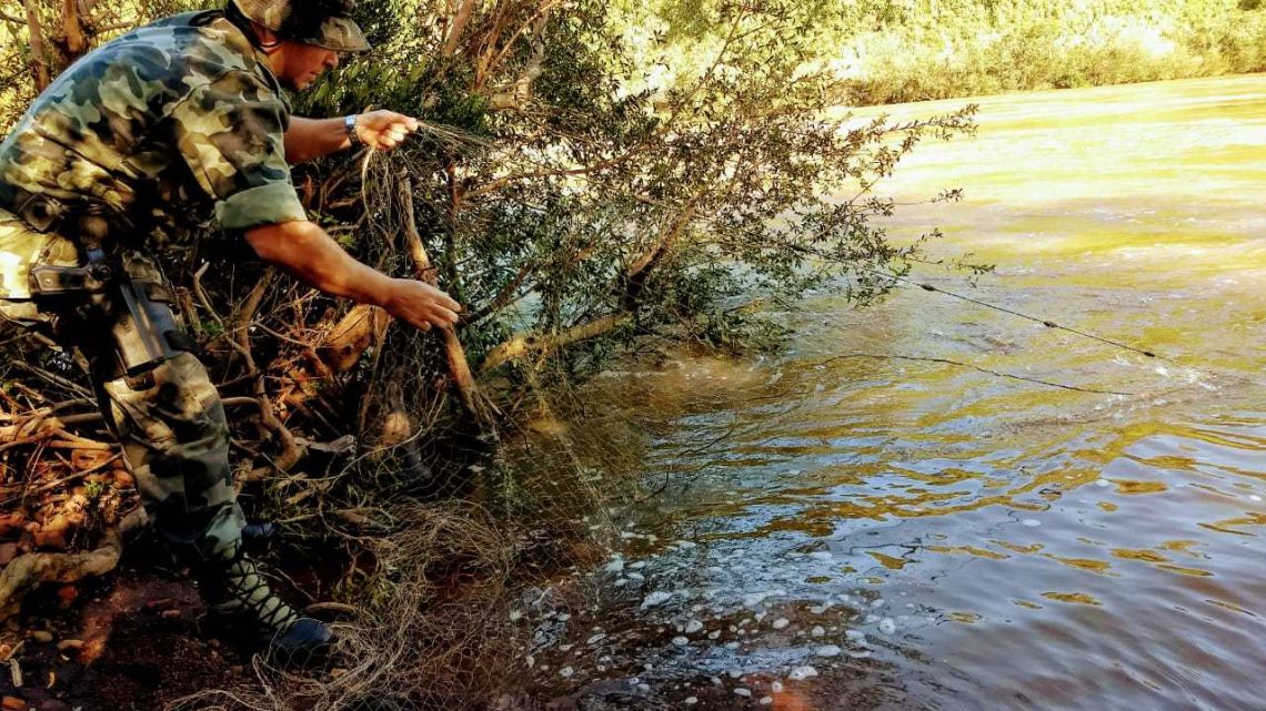 Polícia Ambiental apreende redes de pesca no rio Chapecó