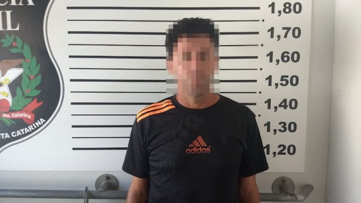 Treinador de futebol é preso acusado de abusar de garotos em Jaraguá do Sul