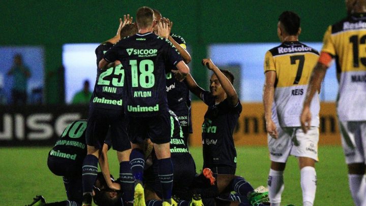 Chape vence o Criciúma e fica em vantagem na Copa do Brasil