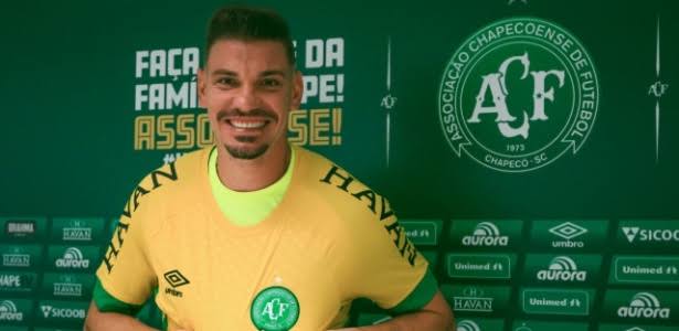 Goleiro João Ricardo da Chapecoense é flagrado no antidoping