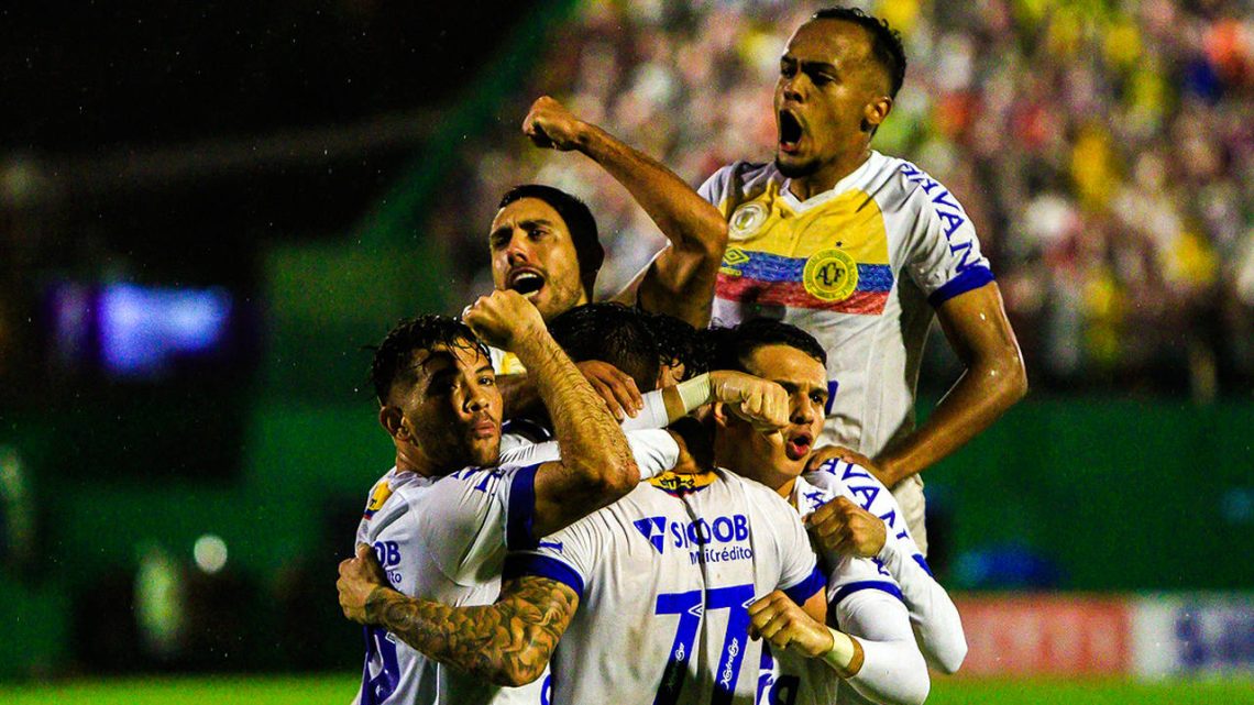 Chapecoense bate o Inter e mantém o tabu na Arena Condá