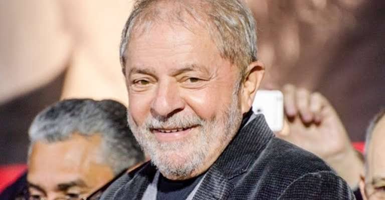 Lula está apaixonado e vai casar ao sair da prisão, diz ex-ministro