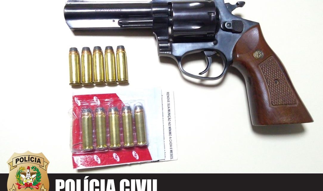 Polícia Civil cumpre mandado de busca e apreende arma de fogo em Chapecó