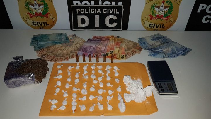 Polícia Civil deflagra “Operação Raio” em Chapecó e prende seis pessoas por tráfico de drogas e porte de armas de fogo