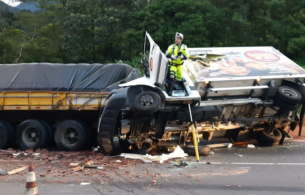 Quatro caminhões se envolvem em acidente na BR376; adolescente morre